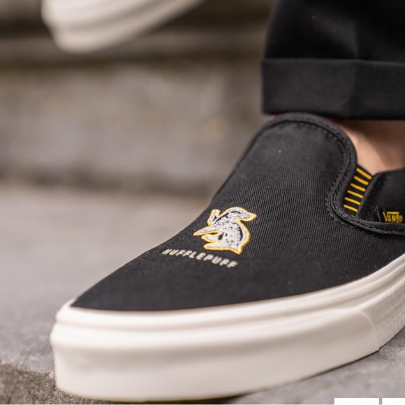 ⚡️ VANS CLASSIC SLIP ON HARRY POTTER HUFFLEPUFF SHOES NWT 🪄⚡️ - Picture 5 of 10